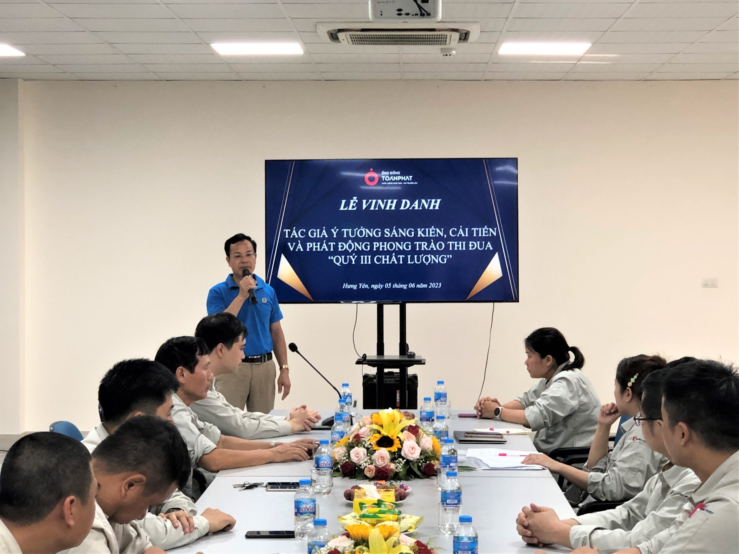 Ông Luyện Phương Nam - Chủ tịch Công đoàn các KCN tỉnh Hưng Yên - phát biểu tại buổi lễ