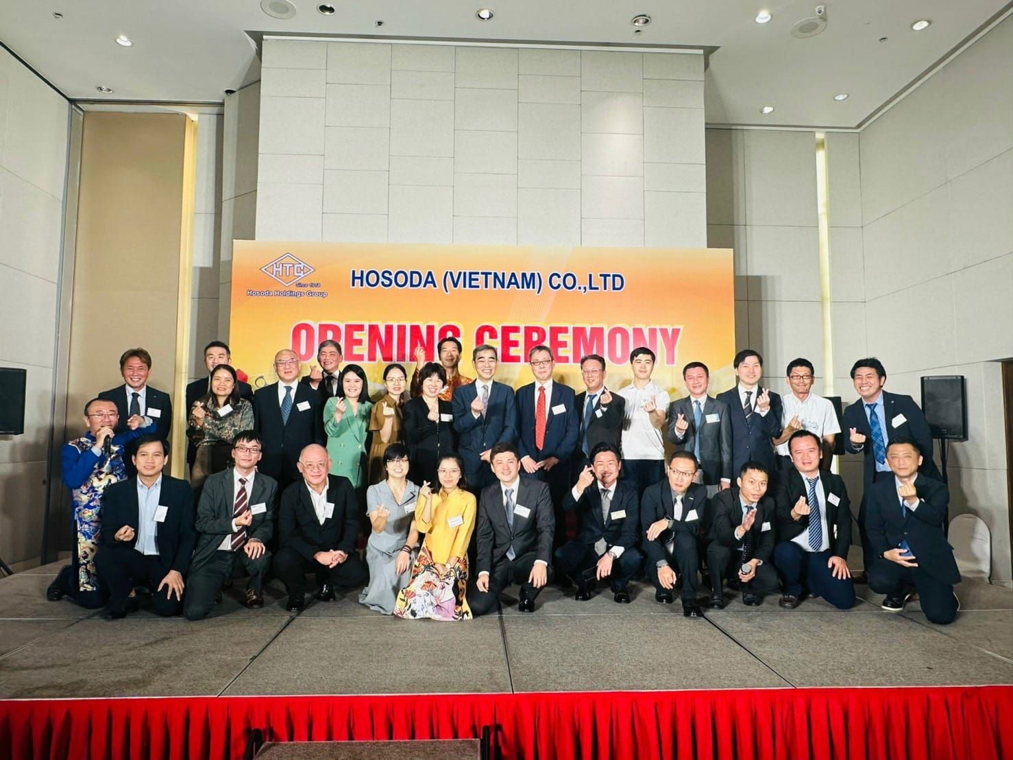 Ông Bùi Hồng Phúc tới tham dự lễ khai trương công ty Hosoda Việt Nam tại khách sạn Pullman Ông Bùi Hồng Phúc tới tham dự lễ khai trương công ty Hosoda Việt Nam tại khách sạn Pullman