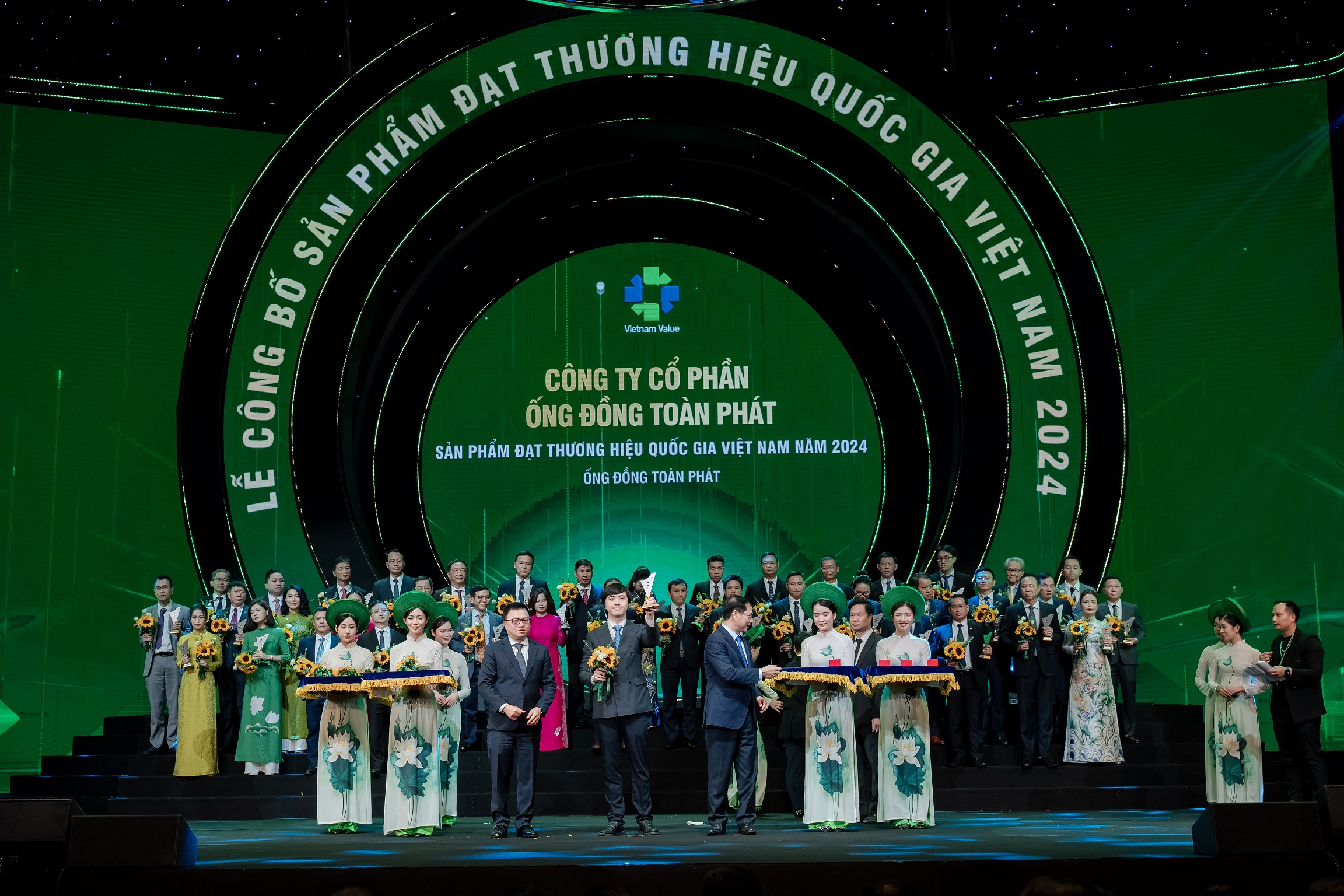 Ông Bùi Hồng Phúc - Tổng giám đốc Công ty Cổ phần Ống đồng Toàn Phát - nhận danh hiệu Thương hiệu Quốc gia Ông Bùi Hồng Phúc - Tổng giám đốc Công ty Cổ phần Ống đồng Toàn Phát - nhận danh hiệu Thương hiệu Quốc gia